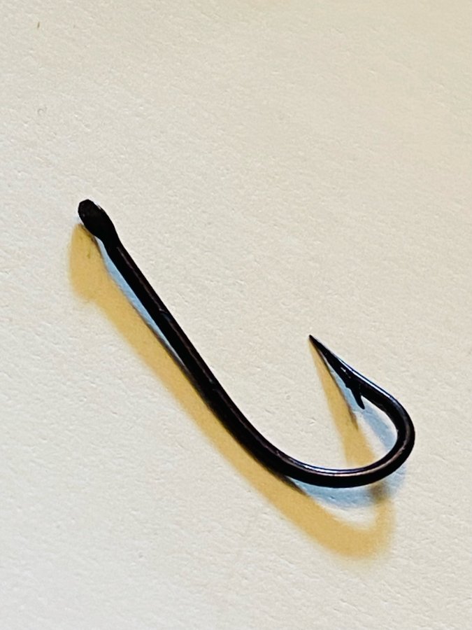 MUSTAD nr21 Qual 2300 Fina vridna vassa småkrokar 100st i sin original ask!