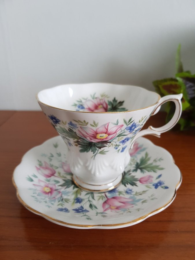 Royal Albert Random Harvest Series "SURREY"- Tekopp / Kaffekopp med fat