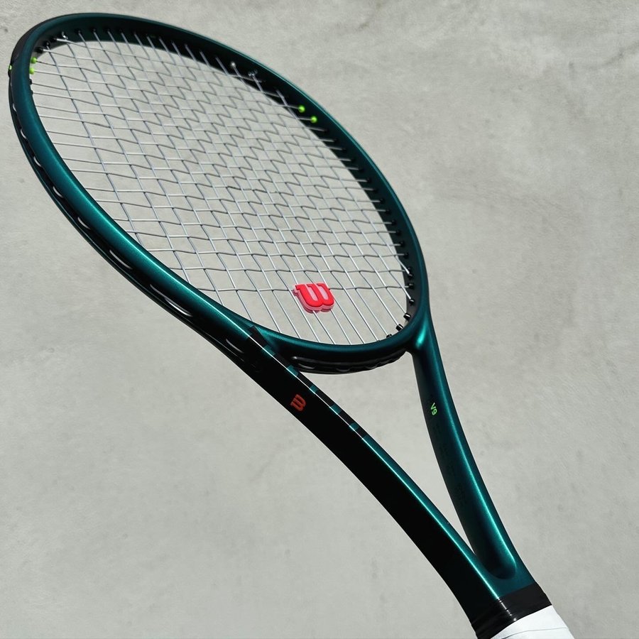 Wilson Blade 98 16x19 V9 Tennis Racket