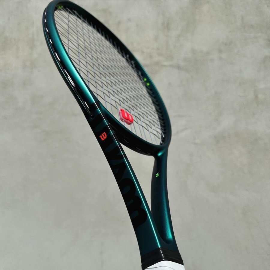 Wilson Blade 98 16x19 V9 Tennis Racket