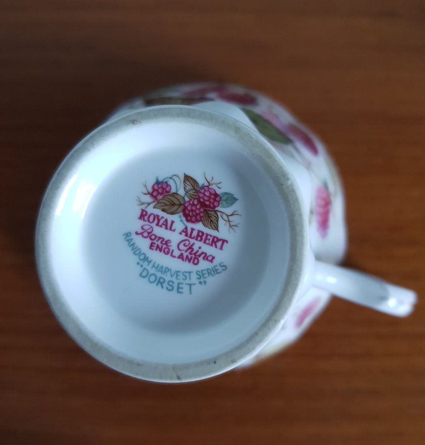 Royal Albert Random Harvest Series "DORSET"- Tekopp / Kaffekopp med fat