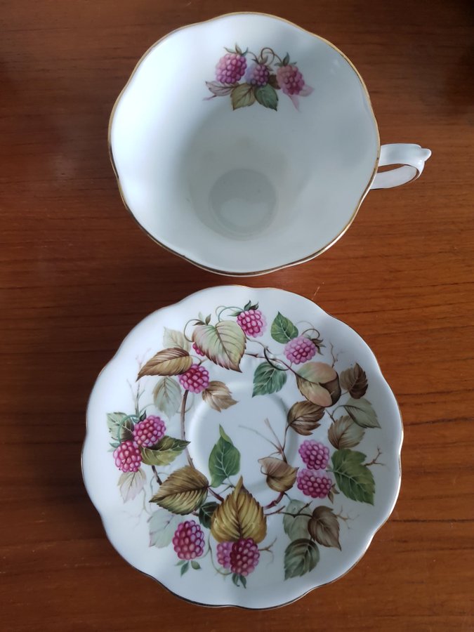 Royal Albert Random Harvest Series "DORSET"- Tekopp / Kaffekopp med fat