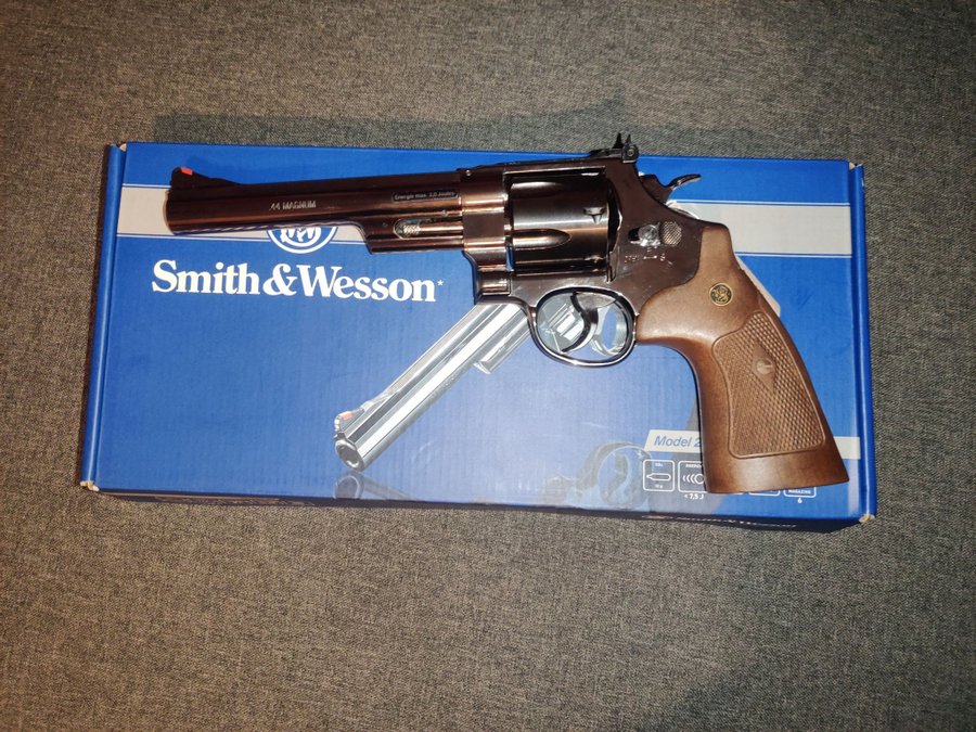 Smith  Wesson 44 magnum model 29 airsoft revolver