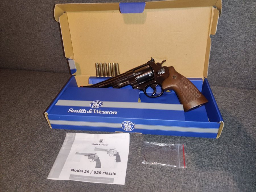 Smith  Wesson 44 magnum model 29 airsoft revolver