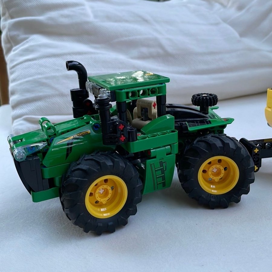 LEGO Technic John Deere 42136