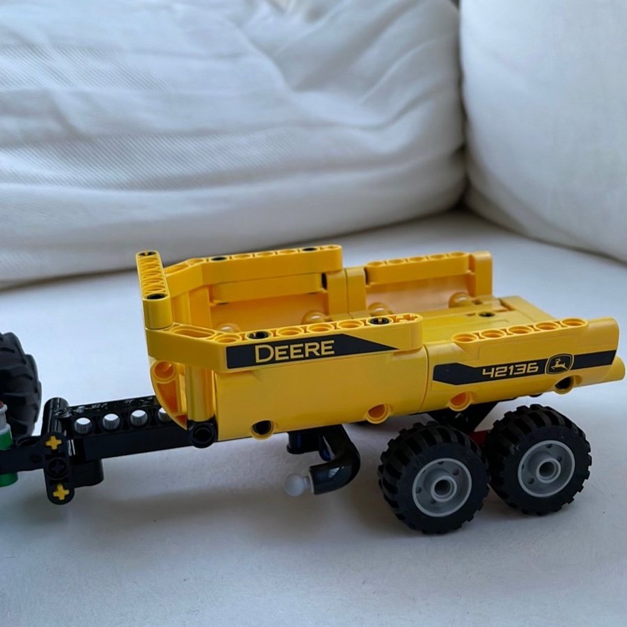 LEGO Technic John Deere 42136