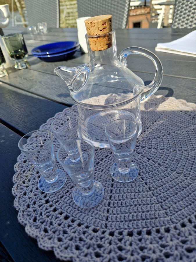 Glas kanna med kork pip och kork Boda glasbruk Bertil Vallien