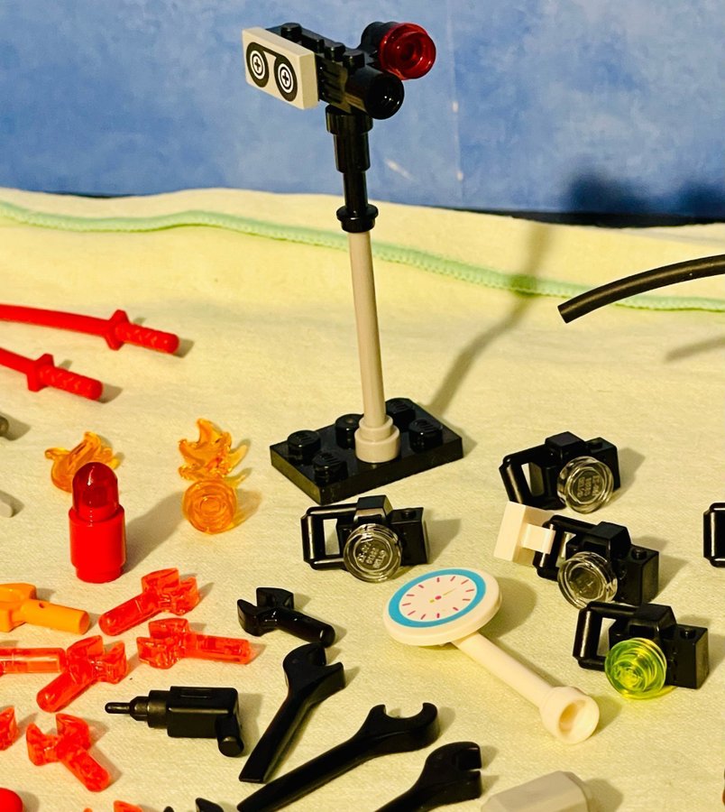 Lego Friends City Bomber vapen verktyg laptop mm I mkt fint skick