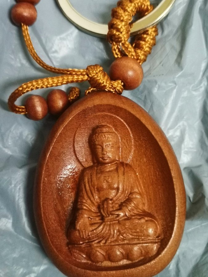 Buddha nyckelring i trä