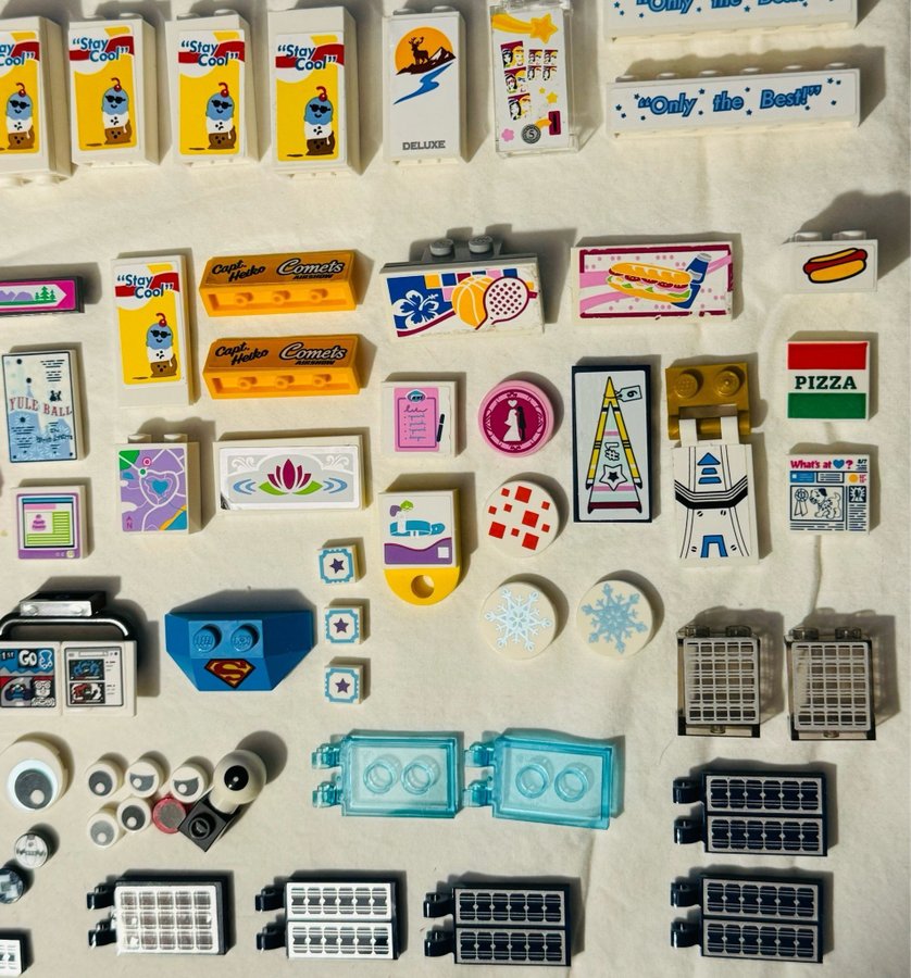 LEGO Klossar med Dekaler skyltar Friends city mm I mkt fint skick