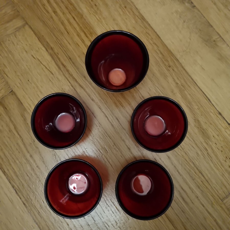 Orrefors Fuga 5st små skålar röda i glas