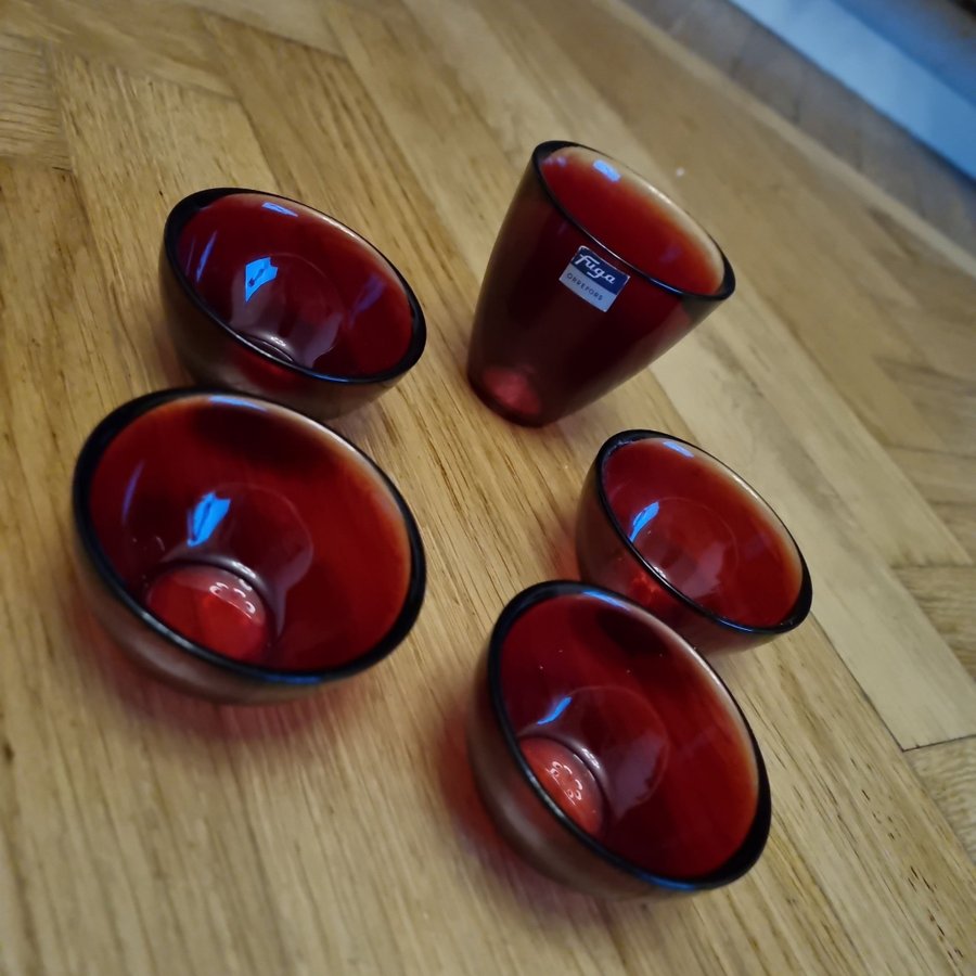 Orrefors Fuga 5st små skålar röda i glas