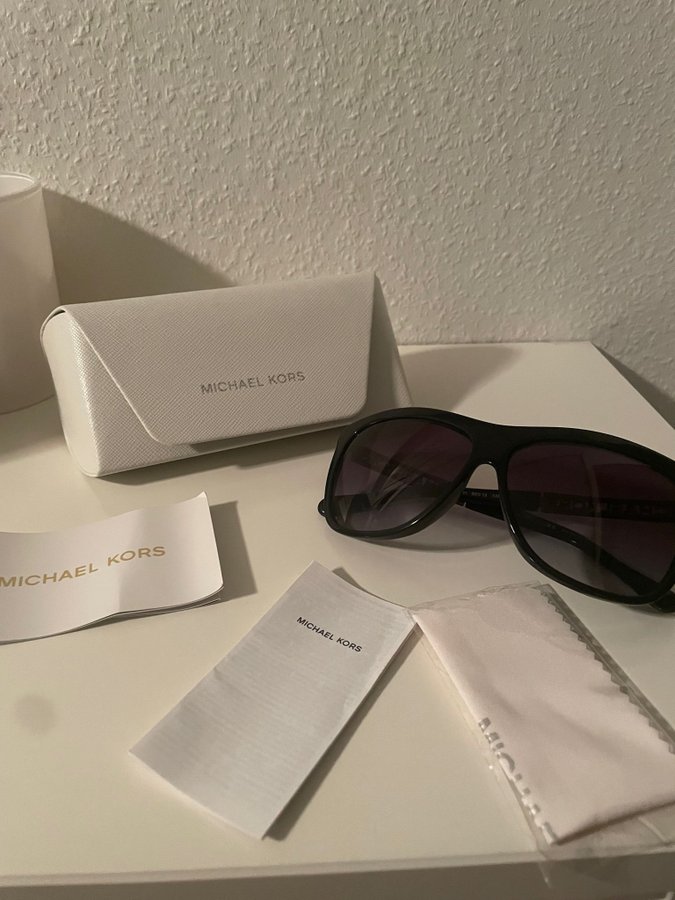 MICHAEL KORS SOLGLASÖGON DAM Sunglasses