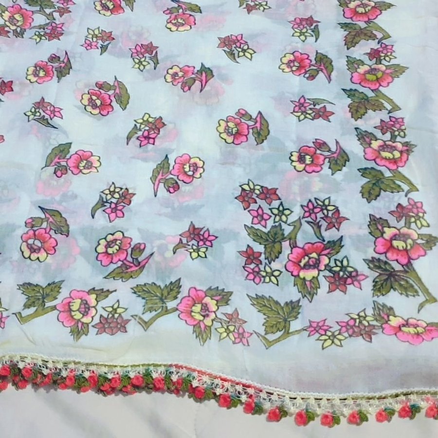 Elegant Vit sjal med blommigt mönster