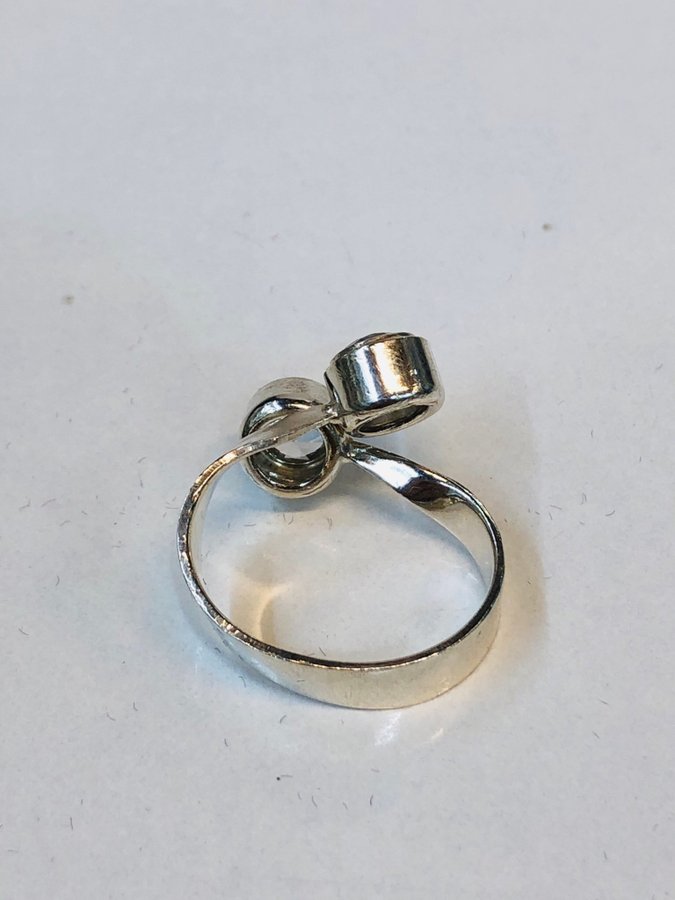 Noko design silver ring med bergkristall sten