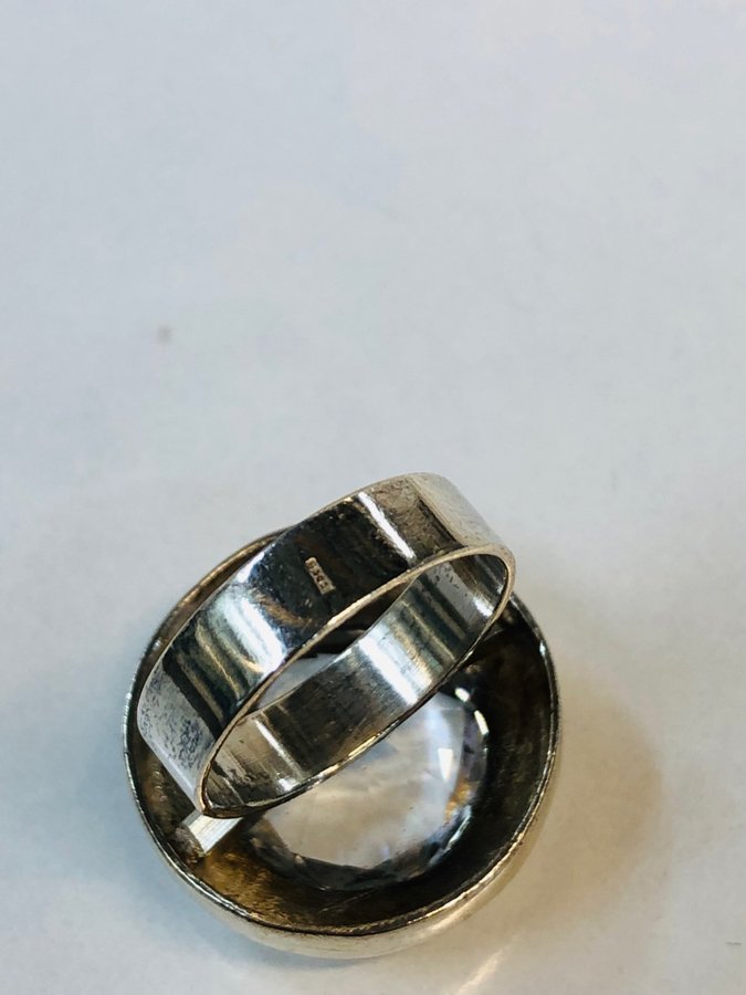 Svensk design silver ring med bergkristall sten