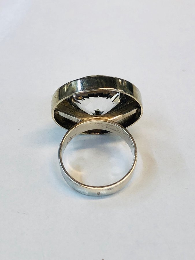 Svensk design silver ring med bergkristall sten