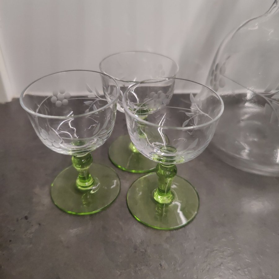 Vintage karaff med små fina glas