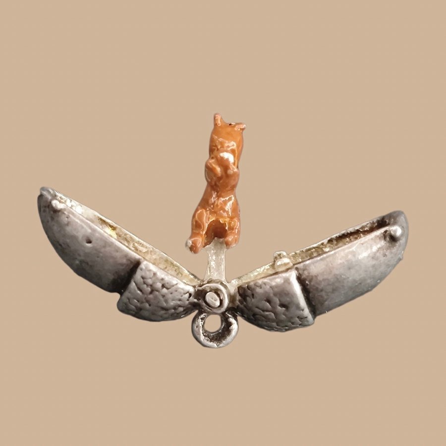 Jewelry - Silver Pine Cone Charm with Squirrel Pendant| Silverkott hänge|