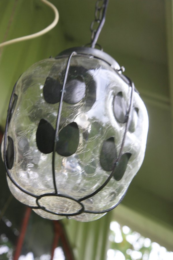 Äldre taklampa handblåst "bubbligt" glas