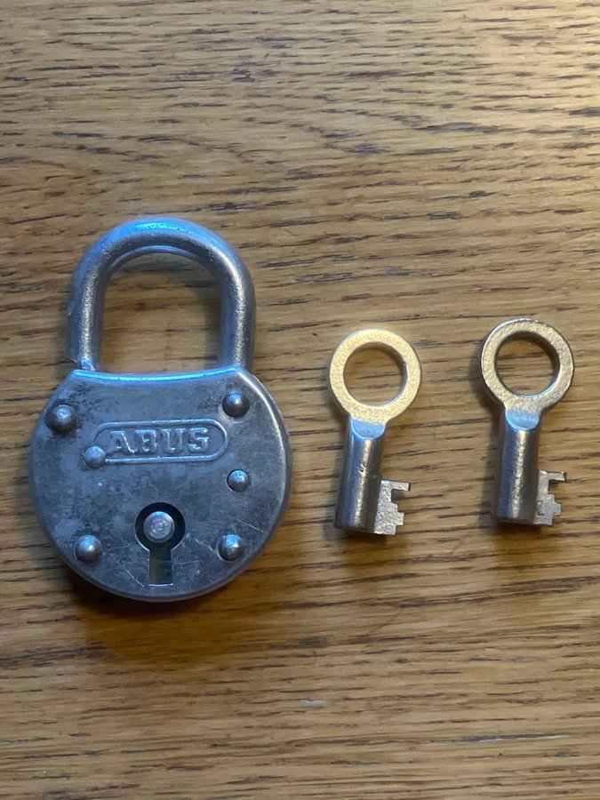 Gammalt hänglås ABUS Två nycklar 75 x 5 cm