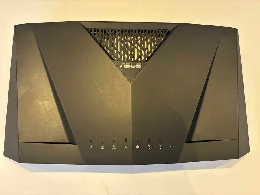 ASUS AX6000 Dual Band Gigabit Router i toppskick! Kraftfulla och blixtsnabb!