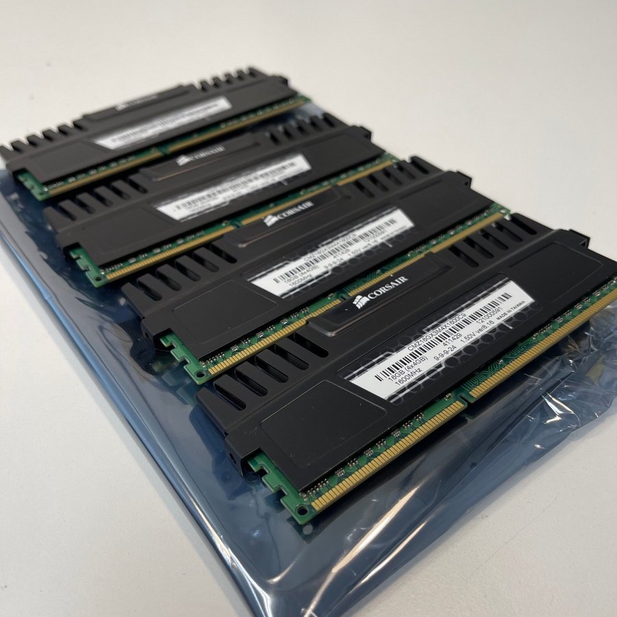 4x4GB DDR3 RAM-MINNE 1600Mhz Corsair Vengeance DDR3