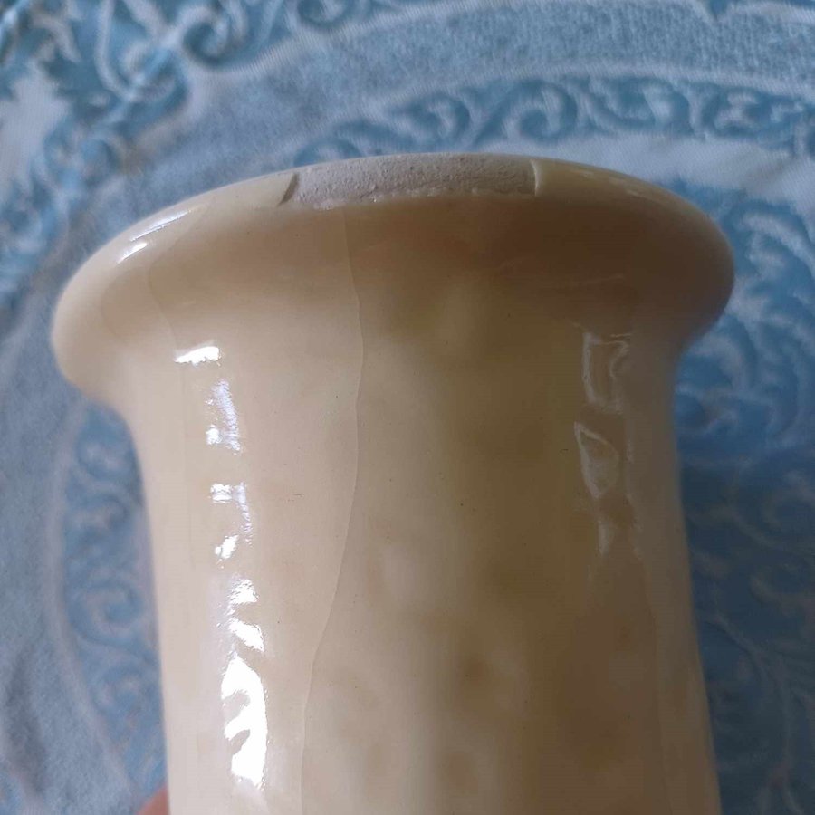 Gul vas i keramik Ca 195 cm hög