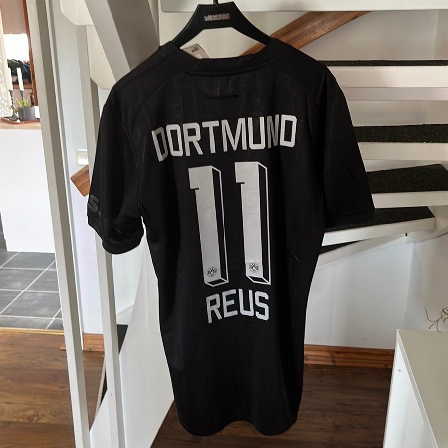 Dortmund all black edition kit Reus #11