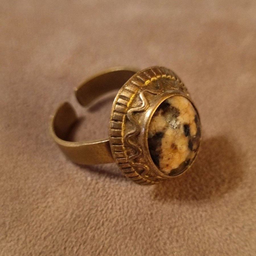 Vintage Kalevala ring i Brons med Granit