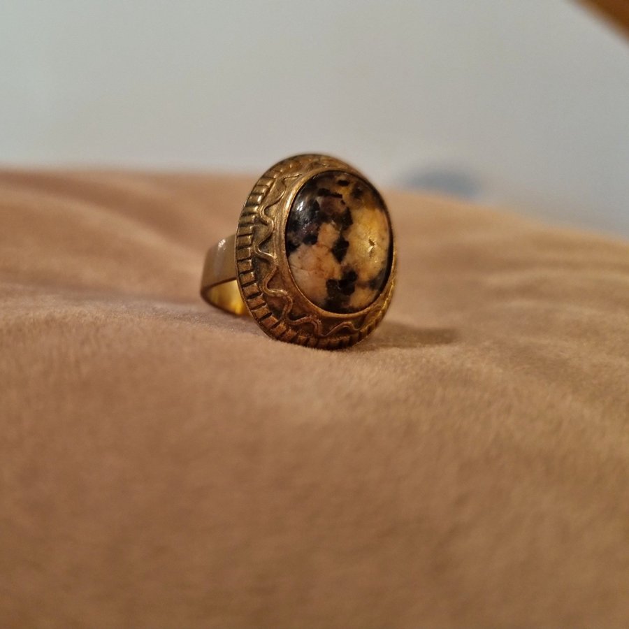 Vintage Kalevala ring i Brons med Granit