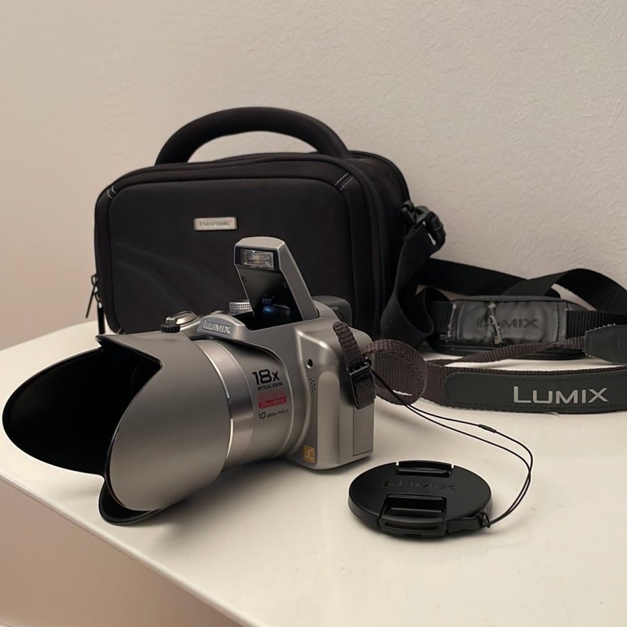 Panasonic Lumix DMC-FZ28 Digitalkamera Leica DC Vario-Elmarit med Väska