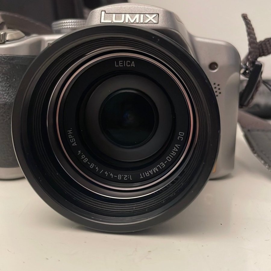 Panasonic Lumix DMC-FZ28 Digitalkamera Leica DC Vario-Elmarit med Väska