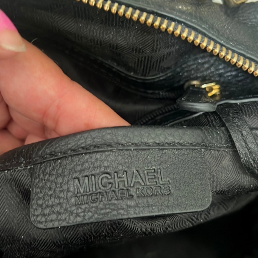 Äkta Michael Kors väska svart axelrem/handväska