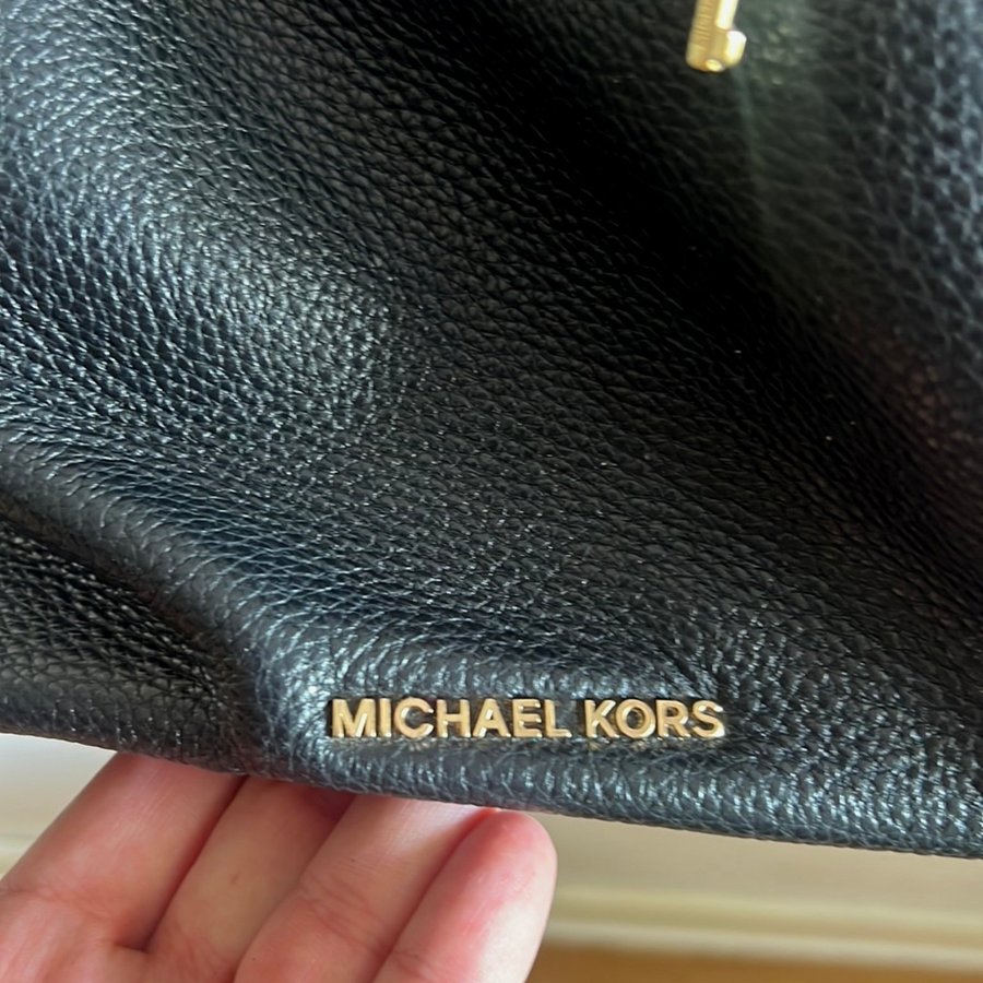 Äkta Michael Kors väska svart axelrem/handväska