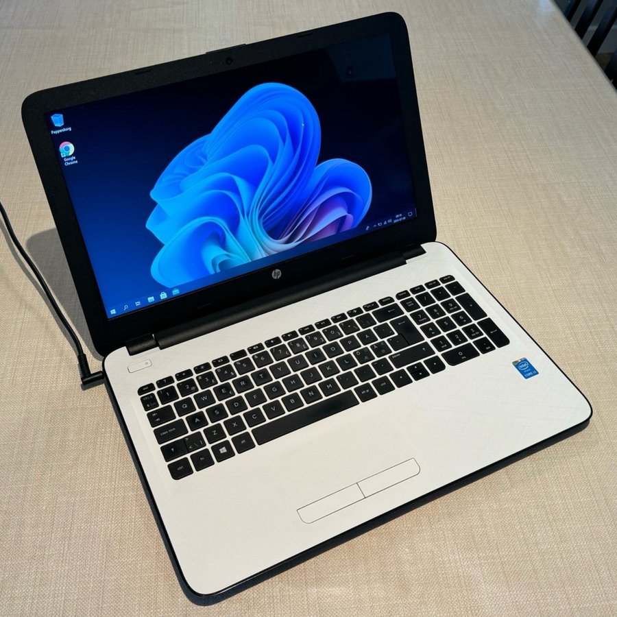 Bärbar dator laptop HP Intel i3 8 GB RAM 1 TB HDD