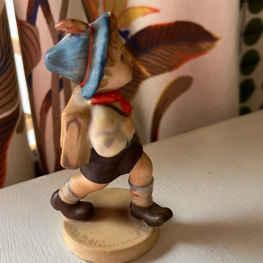 Figurin hummel Goebel skolpojke