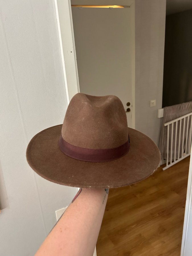 Hm brun hatt storlek 56