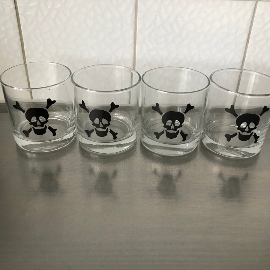 Whiskey glas Dödskallar 4 stycken