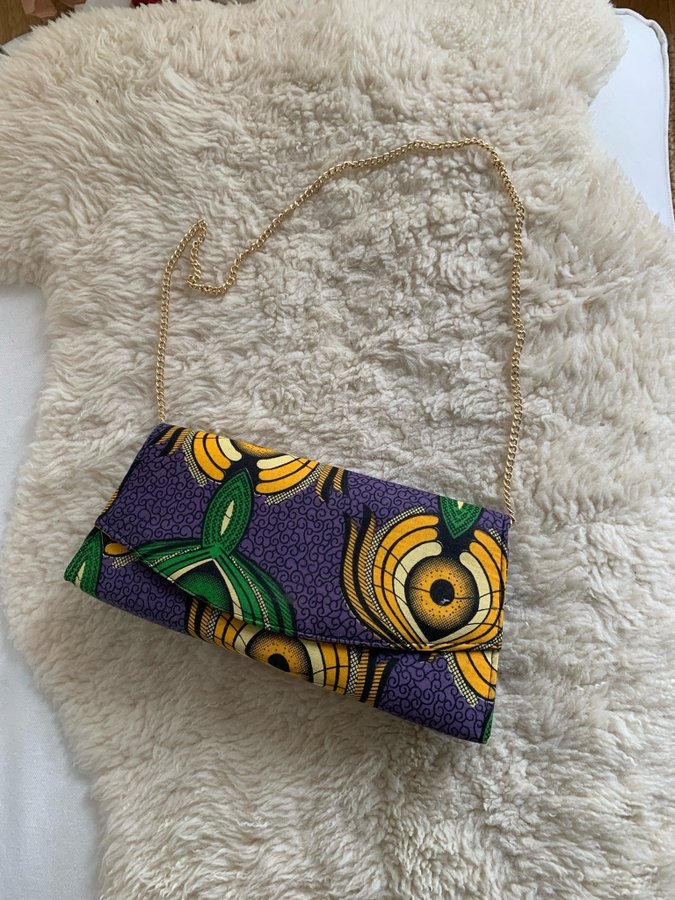 Lila mönstrad handväska afrikanskt mönster