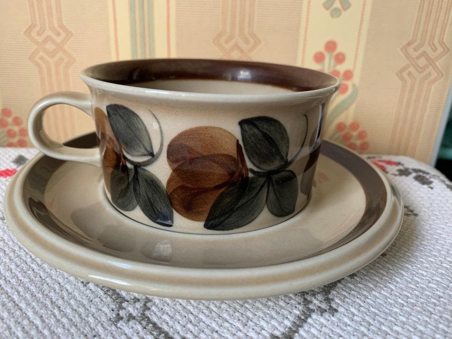 Arabia RUIJA TEA CUP / tekopp med fat design Ulla Procopé 1975-81