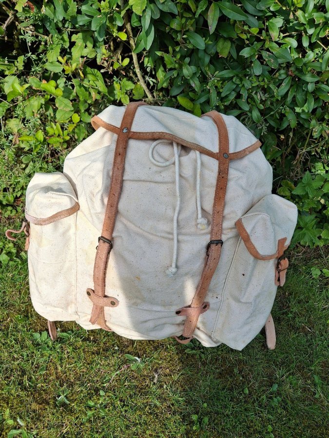 Vintage Ryggsäck i canvas eller linne med läderdetaljer