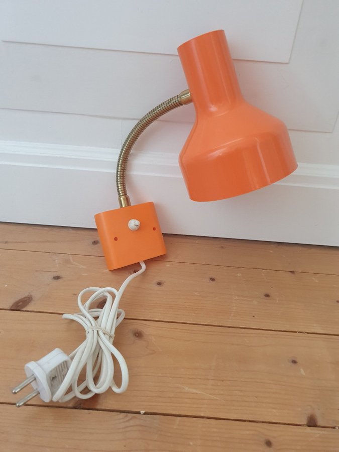 Retro Vintage Orange Vägglampa i Plast och Mässing märkt AJH 6