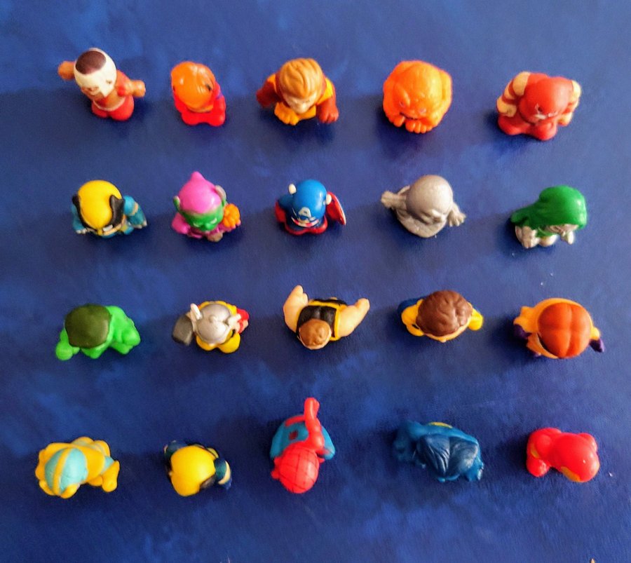 20 ST ÄLDRE MARVEL DC SUPERHERO SQUINKIES MINIATUR GUMMI FIGURER