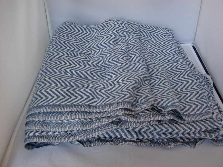 Stor blå/vit lyxig pläd filt 100 % kashmir ull från Nepal zick zack mönster Ny!