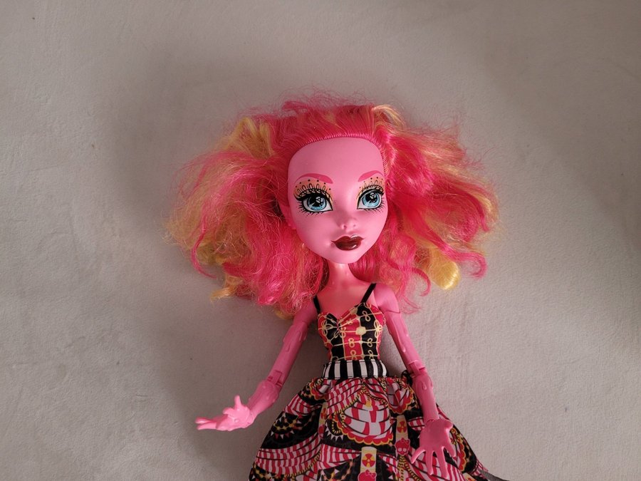 Stor Monster High docka 45 cm i brå bruksskick