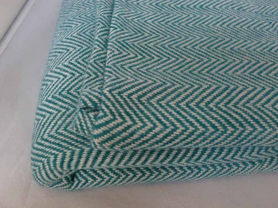Stor grön/vit lyxig pläd filt 100 % kashmir ull zic zack mönster från Nepal Ny!