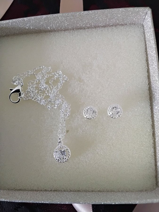 Set; silver sterling 925 halsband och örhängen med vit zircon silverpläterade