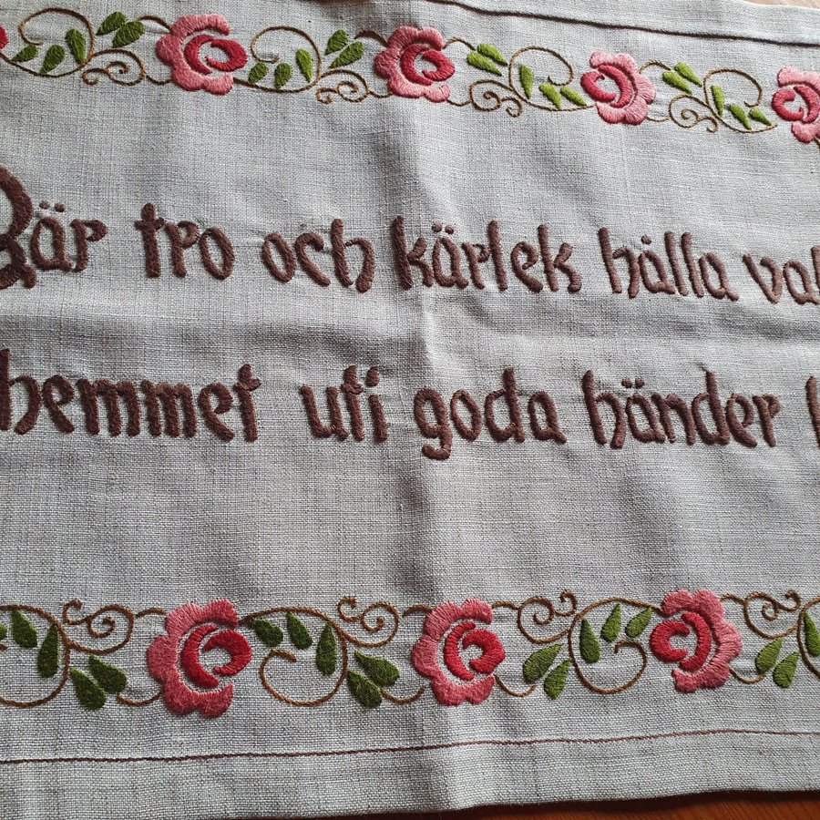 Handbroderad äldre bonad vepa linne motiv Jugend rosor retro vintage