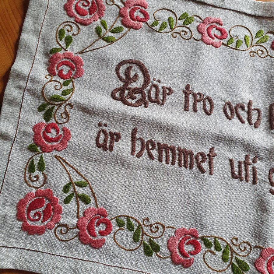 Handbroderad äldre bonad vepa linne motiv Jugend rosor retro vintage